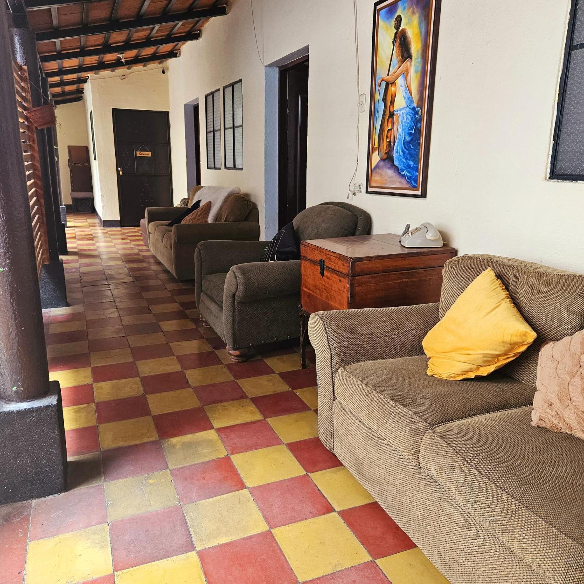 Cermeno'S House Hotell Antigua Eksteriør bilde